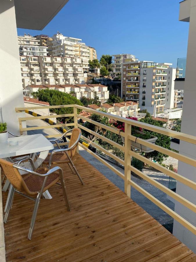 Apartamente Berti'S Garden Sarandë Exteriör bild