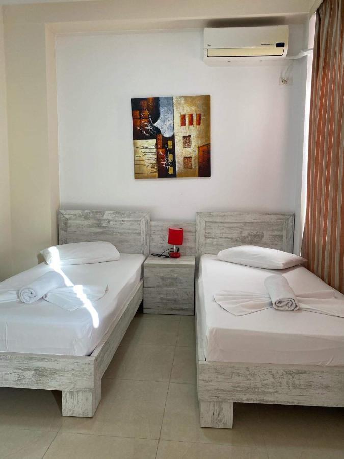Apartamente Berti'S Garden Sarandë Exteriör bild