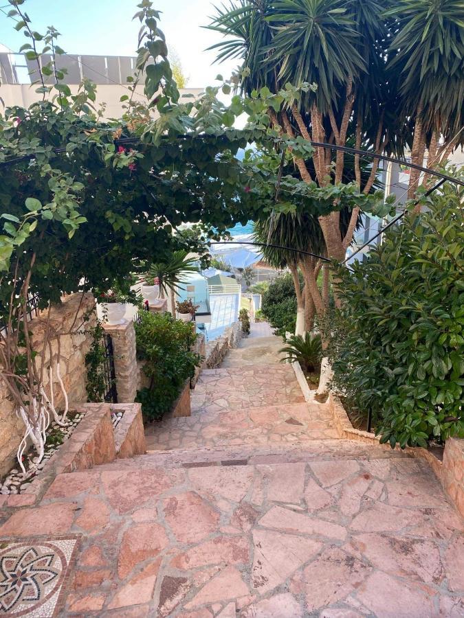 Apartamente Berti'S Garden Sarandë Exteriör bild