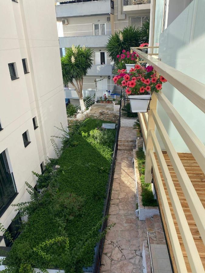 Apartamente Berti'S Garden Sarandë Exteriör bild