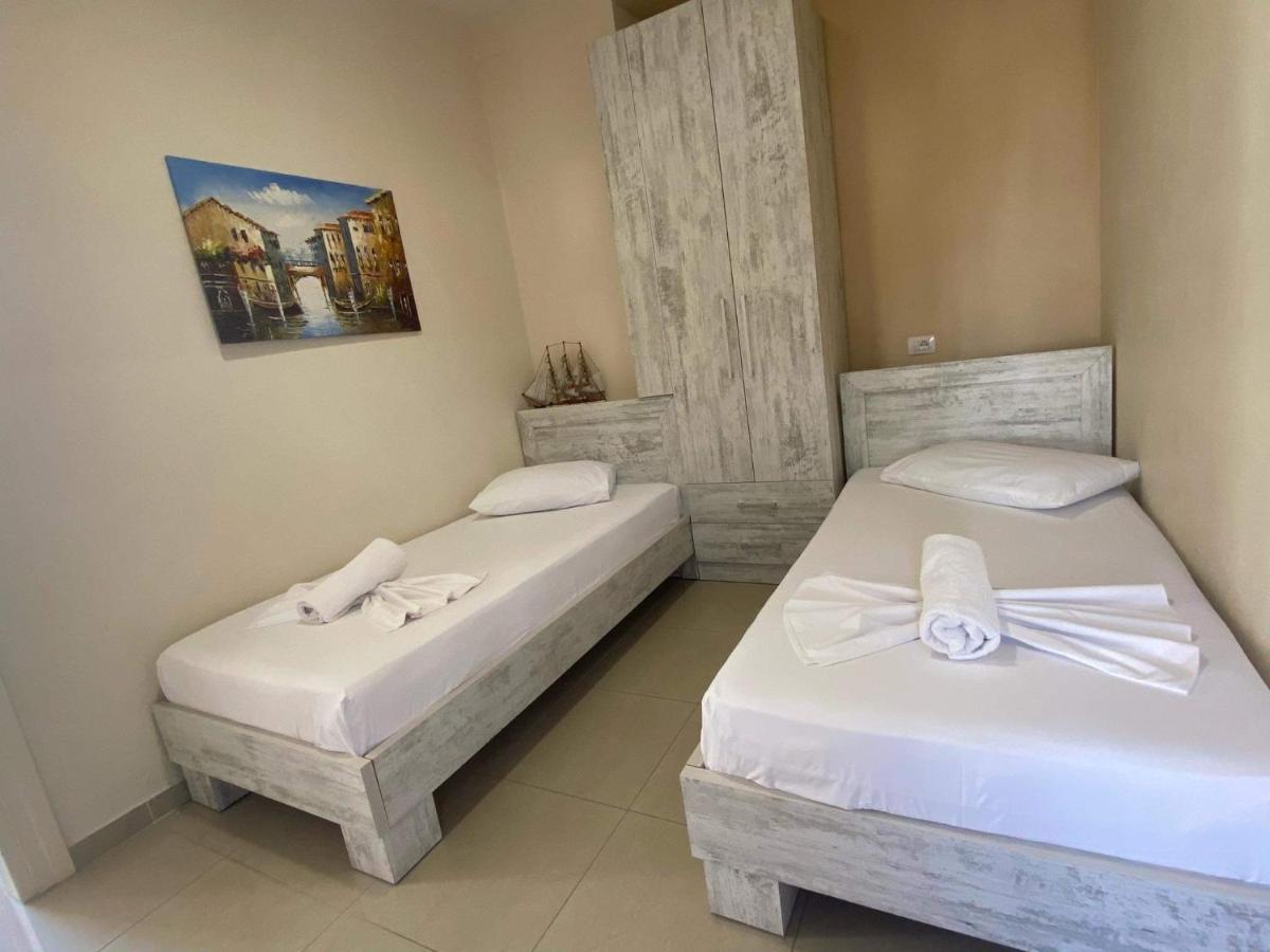Apartamente Berti'S Garden Sarandë Exteriör bild