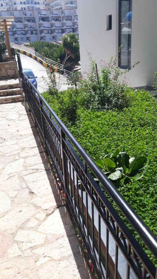 Apartamente Berti'S Garden Sarandë Exteriör bild