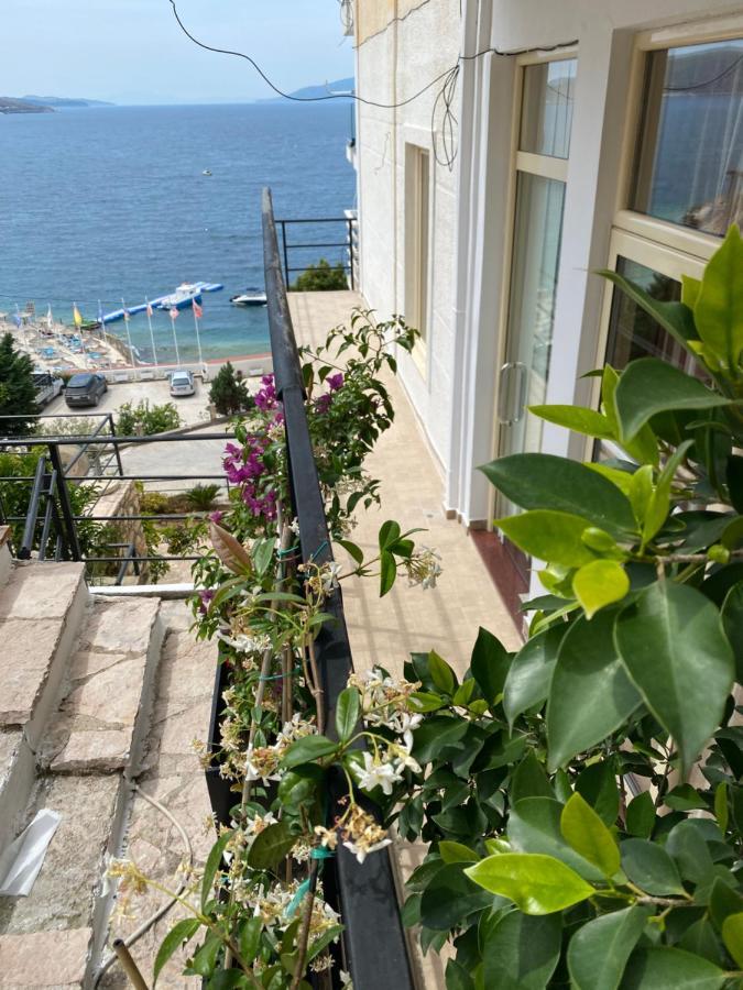 Apartamente Berti'S Garden Sarandë Exteriör bild