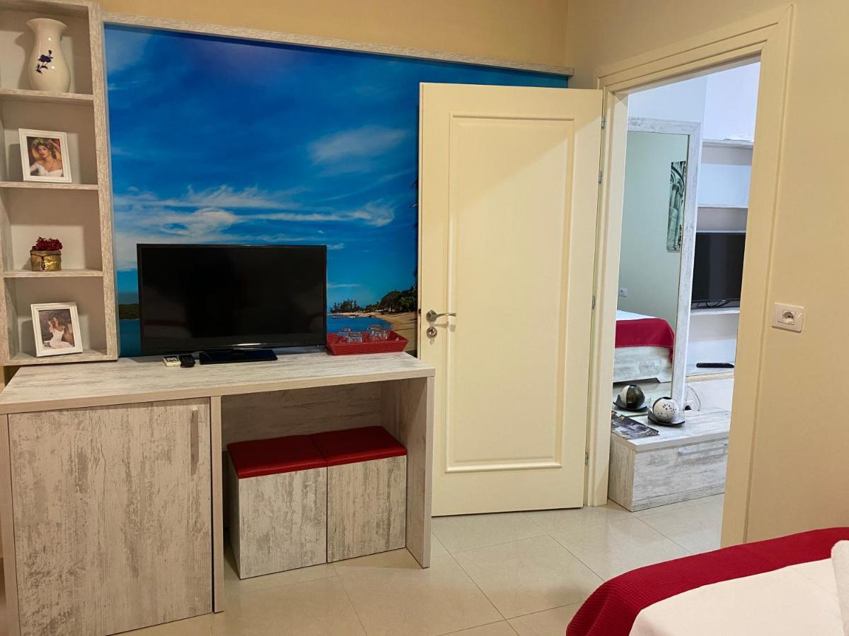 Apartamente Berti'S Garden Sarandë Exteriör bild