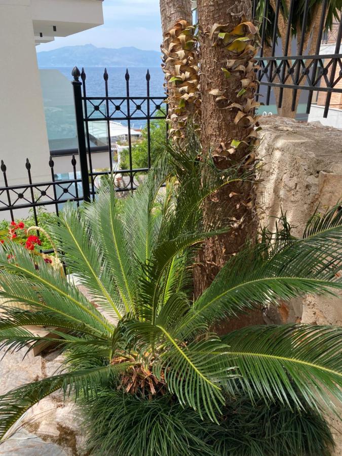 Apartamente Berti'S Garden Sarandë Exteriör bild