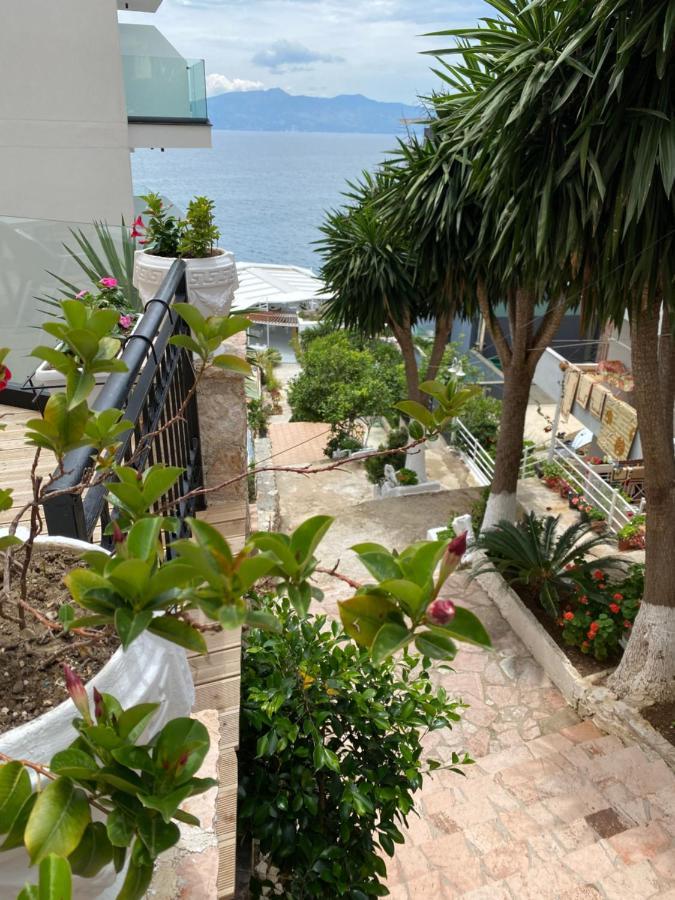 Apartamente Berti'S Garden Sarandë Exteriör bild