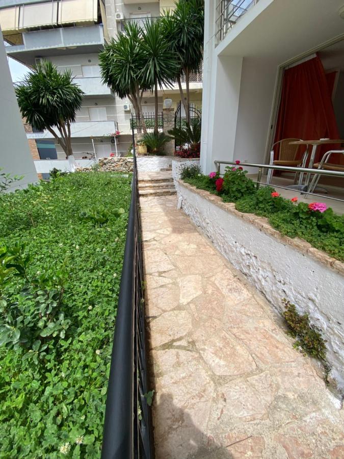 Apartamente Berti'S Garden Sarandë Exteriör bild
